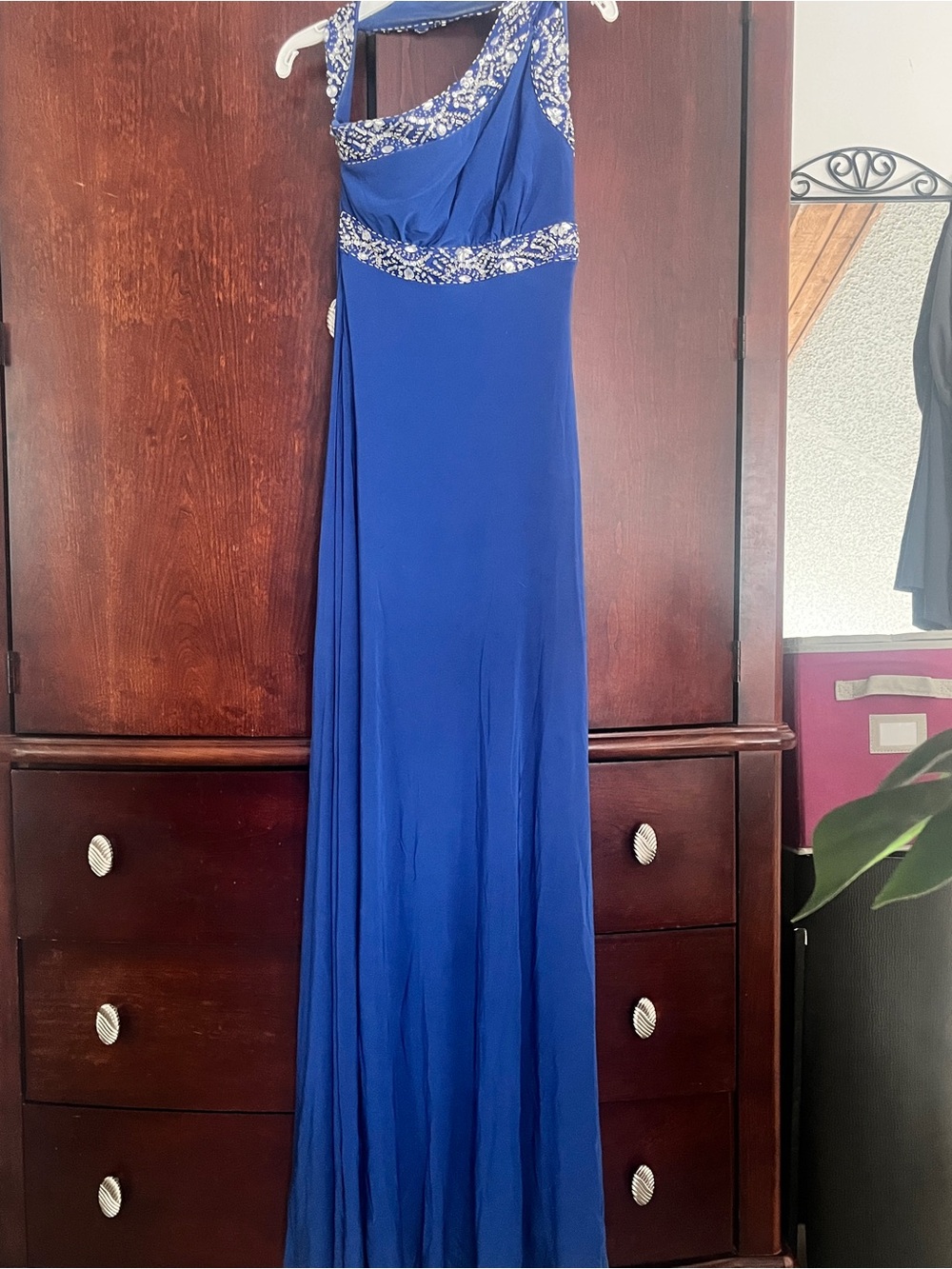 Elegant Royal Blue One-Shoulder Evening Gown